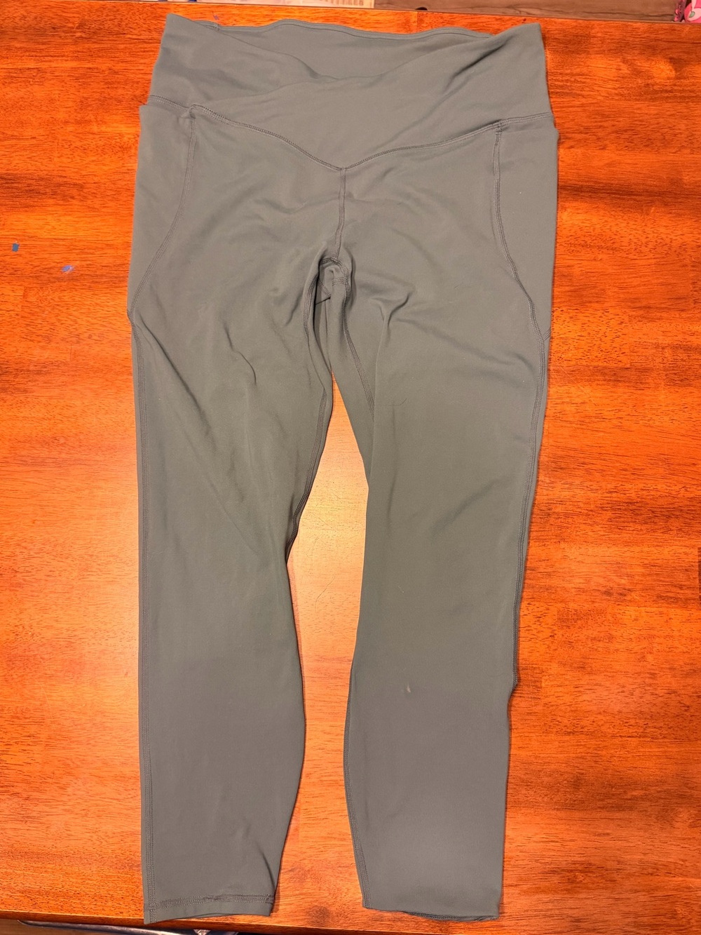 Fabletics PureLuxe Oasis Crossover 7/8 Leggings Sage L
